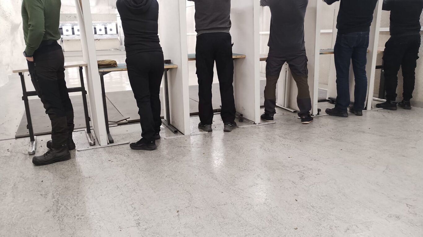 Graniitti pienoispistooli 2024